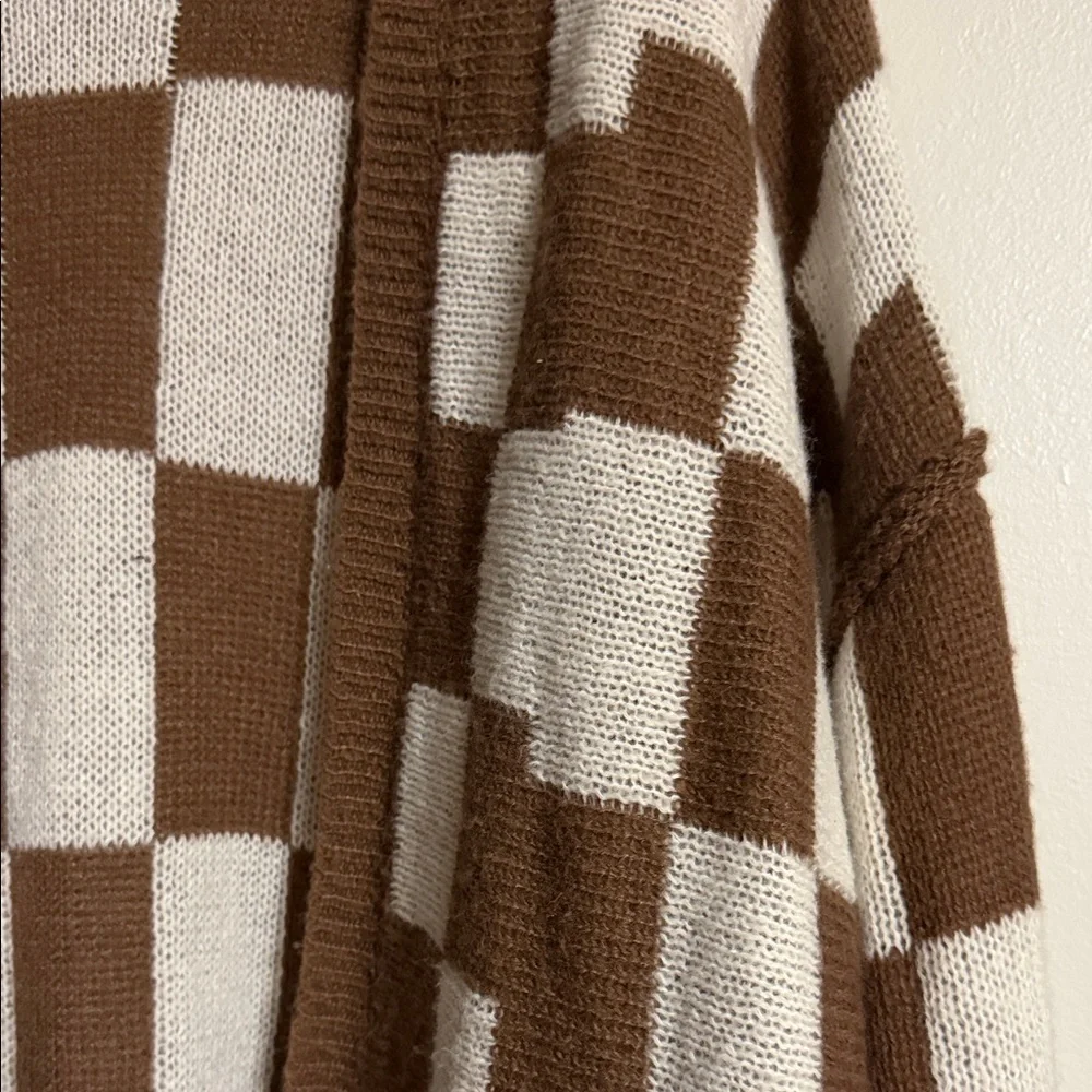 Brown and White Checkered Women's Cardigan - Picture 2 of 2